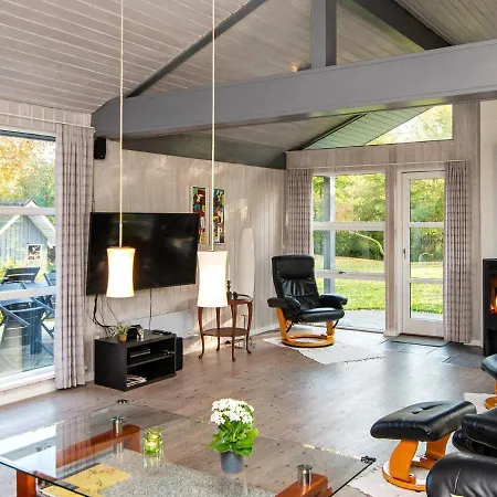 Four-bedroom In 2 *