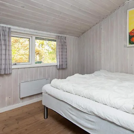 Vakantiehuis Four-bedroom In 2 Glesborg