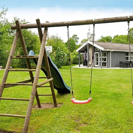 Four-bedroom In 2 Glesborg