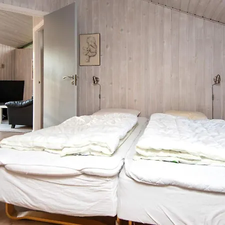 Four-bedroom In 2 Vakantiehuis *