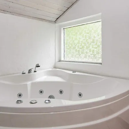 Four-bedroom In 2 Vakantiehuis *