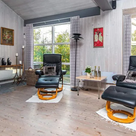 Vakantiehuis Four-bedroom In 2 Glesborg